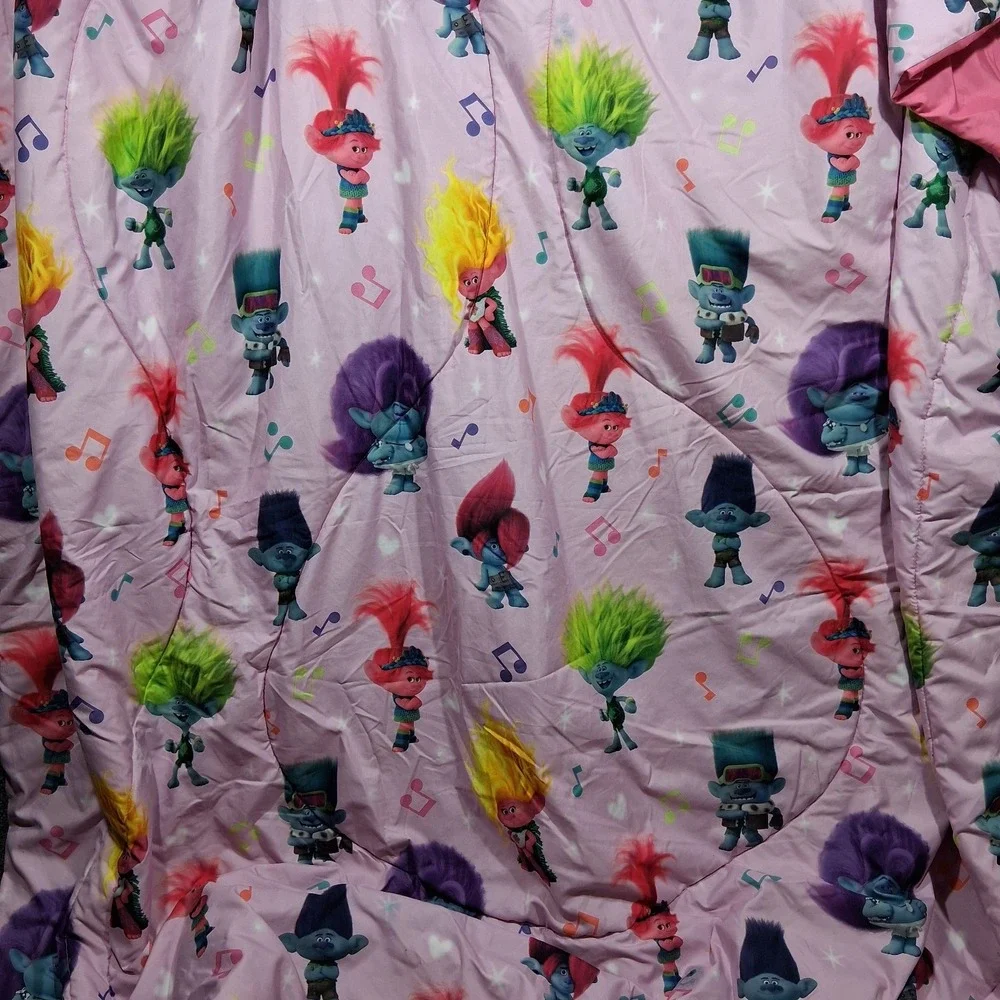 DreamWorks Trolls Band Together Reversible Comforter‎ Twin Full Rainbow Pink